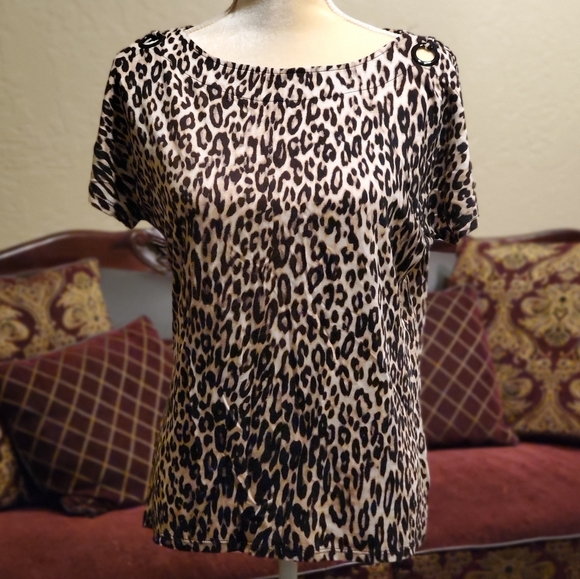 Ladies Top! - Picture 2 of 3